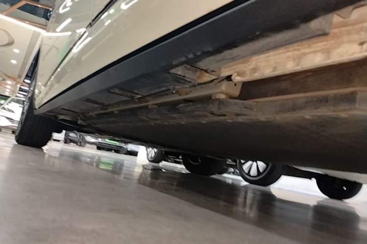 Used BYD Dolphin 2025 Smart Drive Version 420 km Freedom Edition Left Side Sill