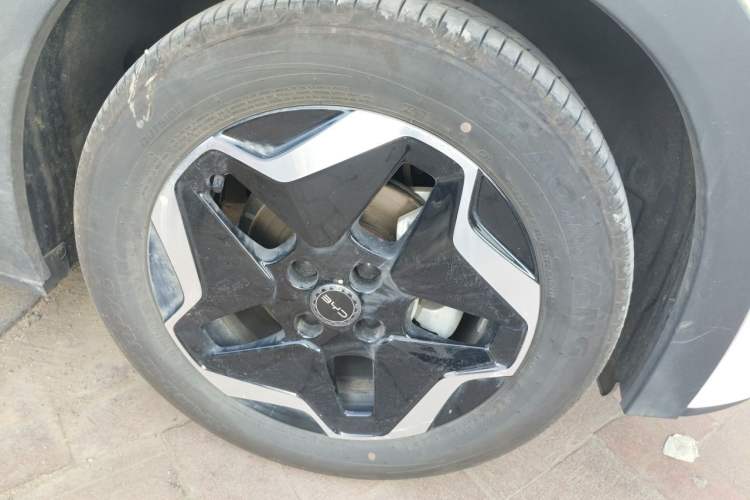 Used BYD Dolphin 2025 Smart Drive Version 420 km Freedom Edition Right Front Wheel Hub