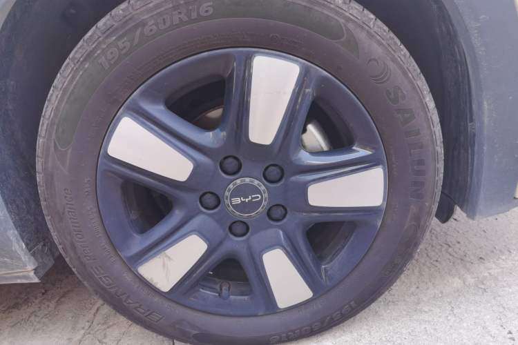 Used BYD Dolphin 2025 Intelligent Driving Version 410 km Fashion Edition Right Front Wheel Hub