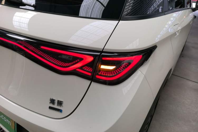 Used BYD Dolphin 2025 Smart Drive Version 420 km Freedom Edition Right Rear Taillight