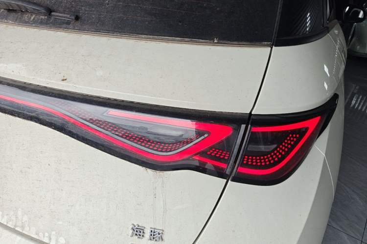 Used BYD Dolphin 2025 Intelligent Driving Version 410 km Fashion Edition Right Rear Taillight