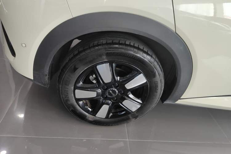 Used BYD Dolphin 2025 Intelligent Driving Version 410 km Fashion Edition Right Rear Wheel Hub