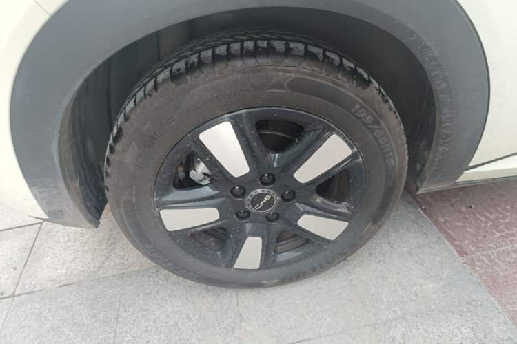 Used BYD Dolphin 2025 Intelligent Driving Version 410 km Fashion Edition Right Rear Wheel Hub
