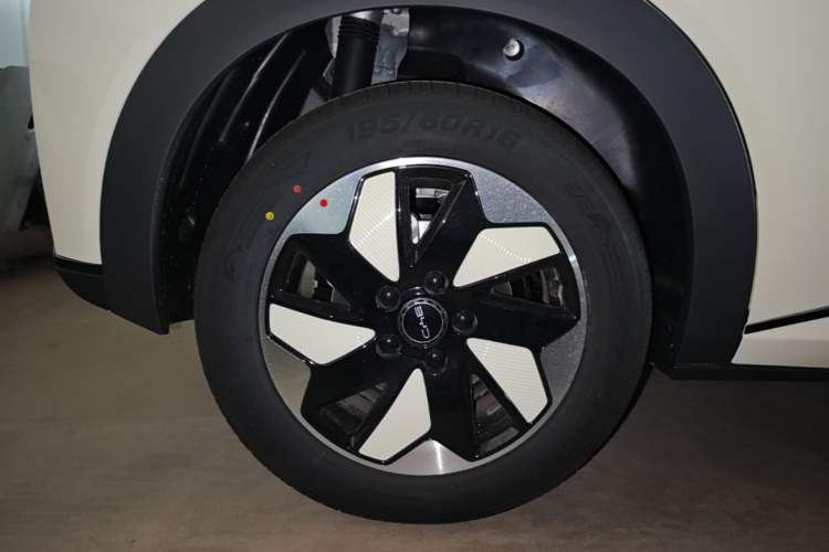 Used BYD Dolphin 2025 420km Free Edition Right Rear Wheel Hub
