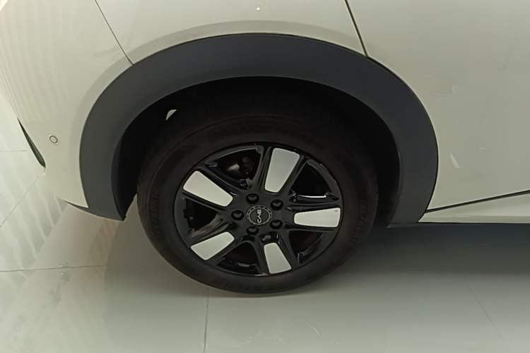 Used BYD Dolphin 2025 Intelligent Driving Version 410 km Fashion Edition Right Rear Wheel Hub