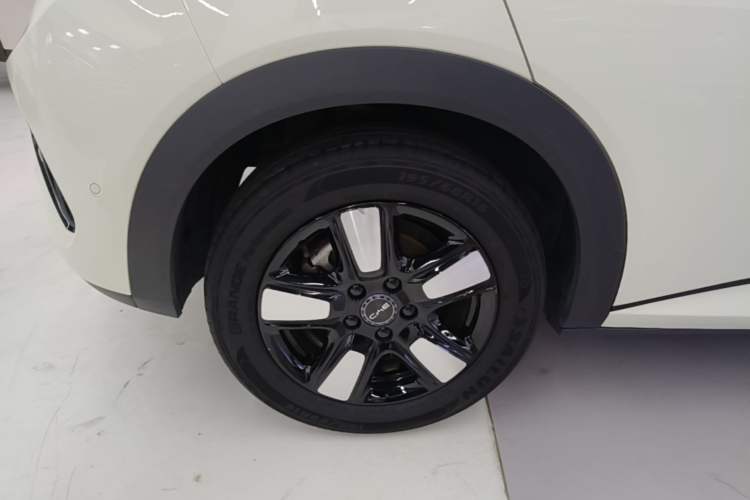 Used BYD Dolphin 2025 Intelligent Driving Version 410 km Fashion Edition Right Rear Wheel Hub
