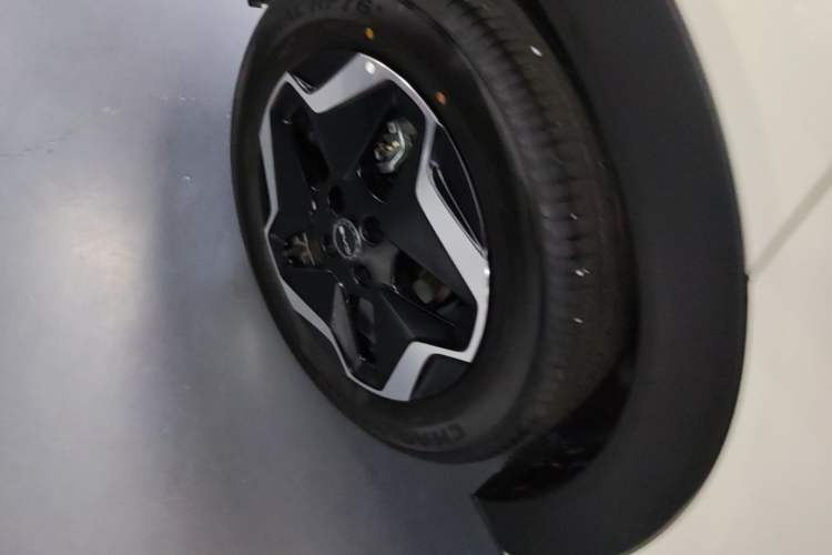 Used BYD Dolphin 2025 Smart Drive Version 420 km Freedom Edition Right Rear Wheel Hub