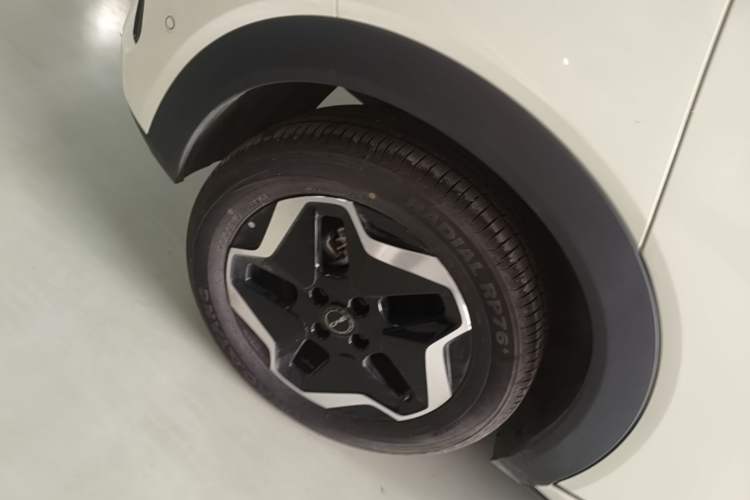 Used BYD Dolphin 2025 Smart Drive Version 420 km Freedom Edition Right Rear Wheel Hub