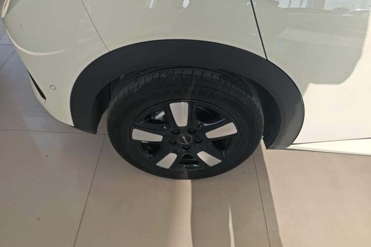 Used BYD Dolphin 2025 Intelligent Driving Version 410 km Fashion Edition Right Rear Wheel Hub