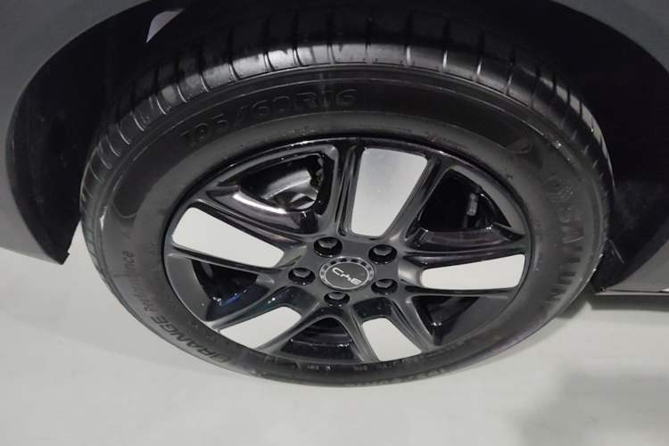 Used BYD Dolphin 2025 Intelligent Driving Version 410 km Fashion Edition Right Rear Wheel Hub