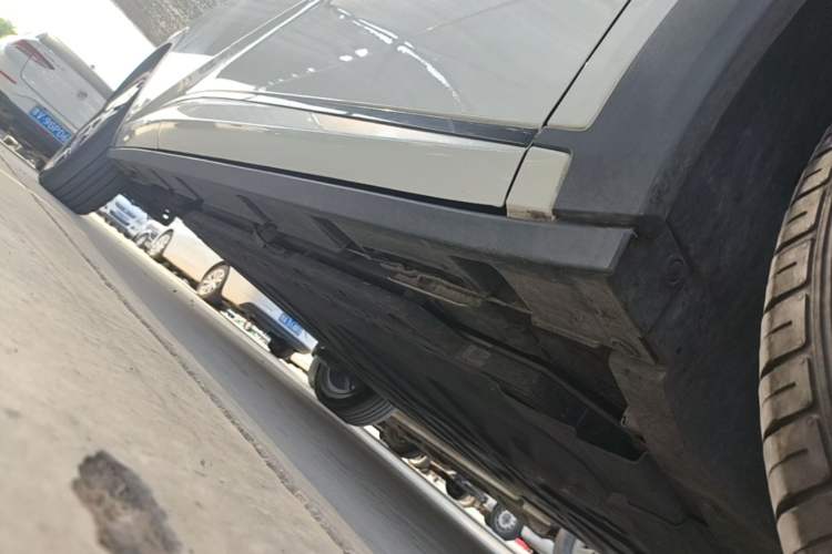 Used BYD Dolphin 2025 Smart Drive Version 420 km Freedom Edition Right Side Sill