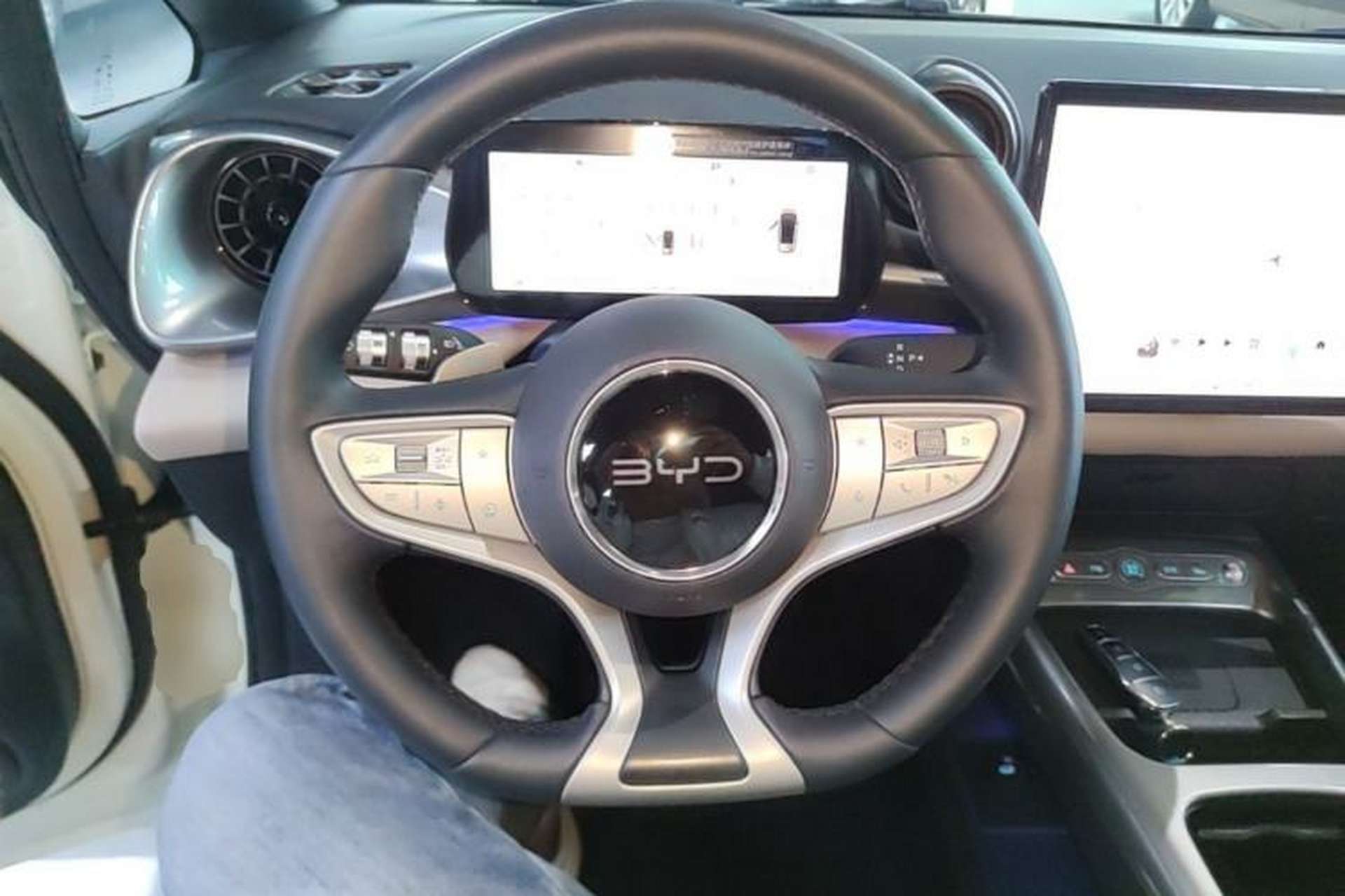 Used BYD Dolphin 2025 Intelligent Driving Version 410 km Fashion Edition Steering Wheel
