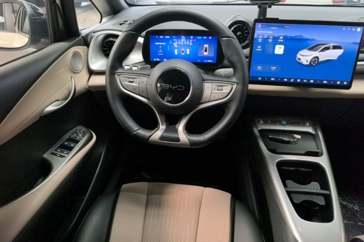 Used BYD Dolphin 2025 Smart Drive Version 420 km Freedom Edition Steering Wheel