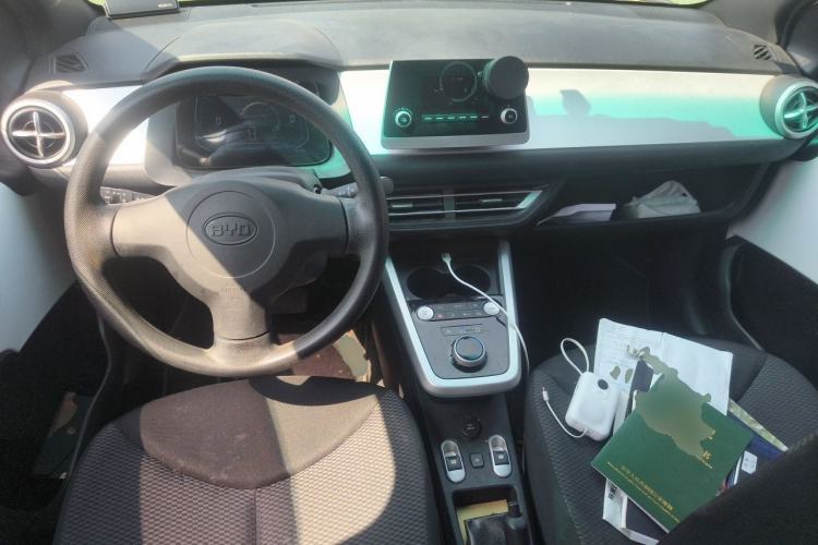 Used BYD e1 2019 Edition Yue Center Console