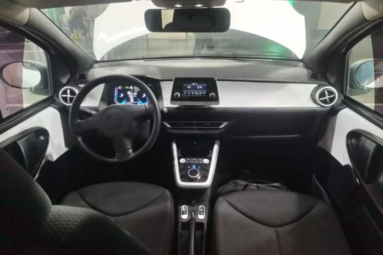 Used BYD e1 2019 Edition Yue Center Console