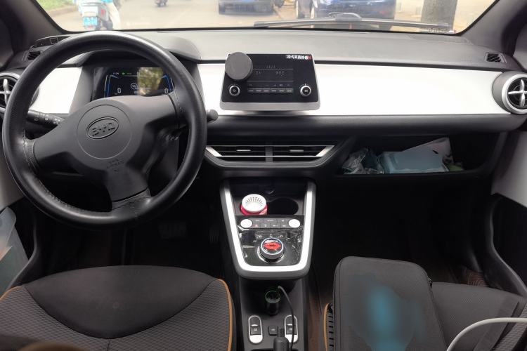 Used BYD e1 2019 Edition Yue Center Console