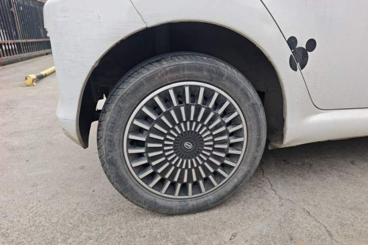 Used BYD e1 2019 Edition Yue Exterior 5
