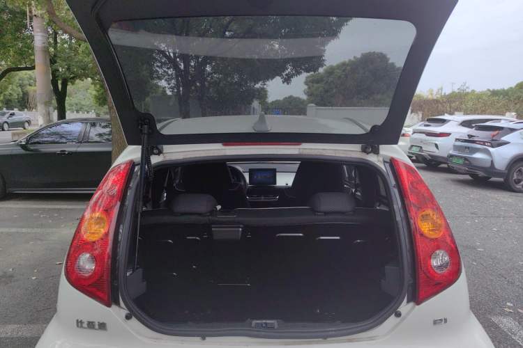 Used BYD e1 2020 Smart Comfort Version Trunk