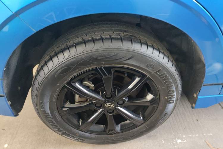 Used BYD e2 2021 Luxury Model Exterior 8