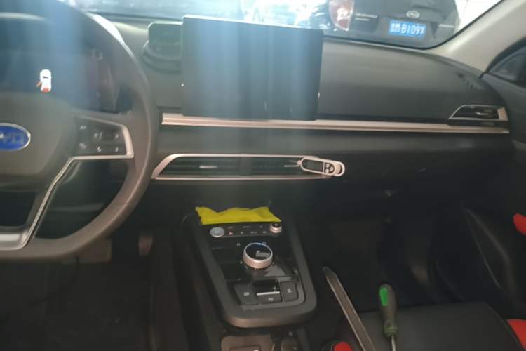 Used BYD e2 2019 Standard Range Model – Smart & Comfortable Version Audio And AC Panel