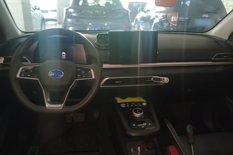 Used BYD e2 2019 Standard Range Model – Smart & Comfortable Version Center Console