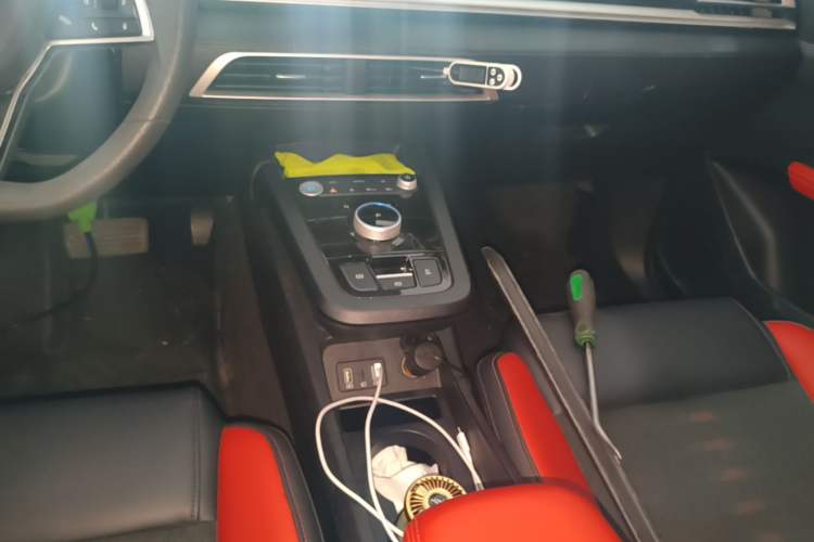 Used BYD e2 2019 Standard Range Model – Smart & Comfortable Version Gear Lever