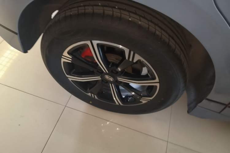 Used BYD e2 2019 Standard Range Model – Smart & Comfortable Version Right Rear Wheel Hub