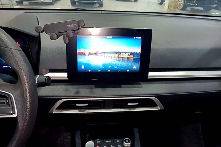 Used BYD e2 2019 Long-Range Version Yao·Luxury Trim Audio And AC Panel
