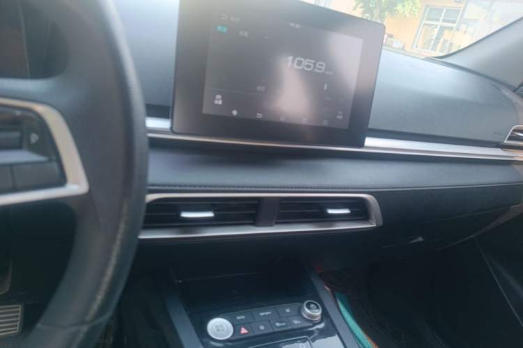 Used BYD e2 2019 Long-Range Version Yao·Luxury Trim Audio And AC Panel