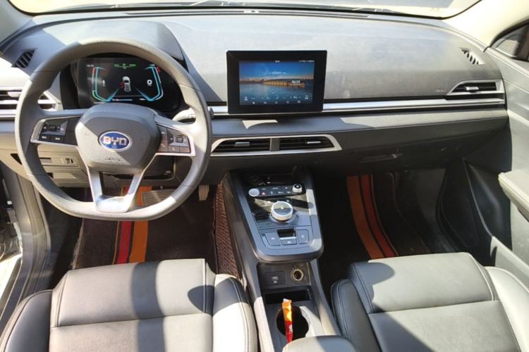 Used BYD e2 2019 Standard Range Model – Smart & Comfortable Version Center Console