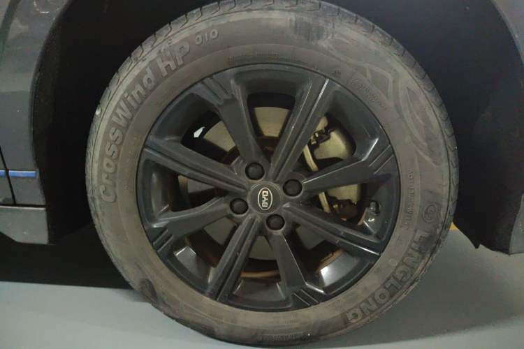 Used BYD e2 2019 Standard Range Model – Smart & Comfortable Version Right Front Wheel Hub
