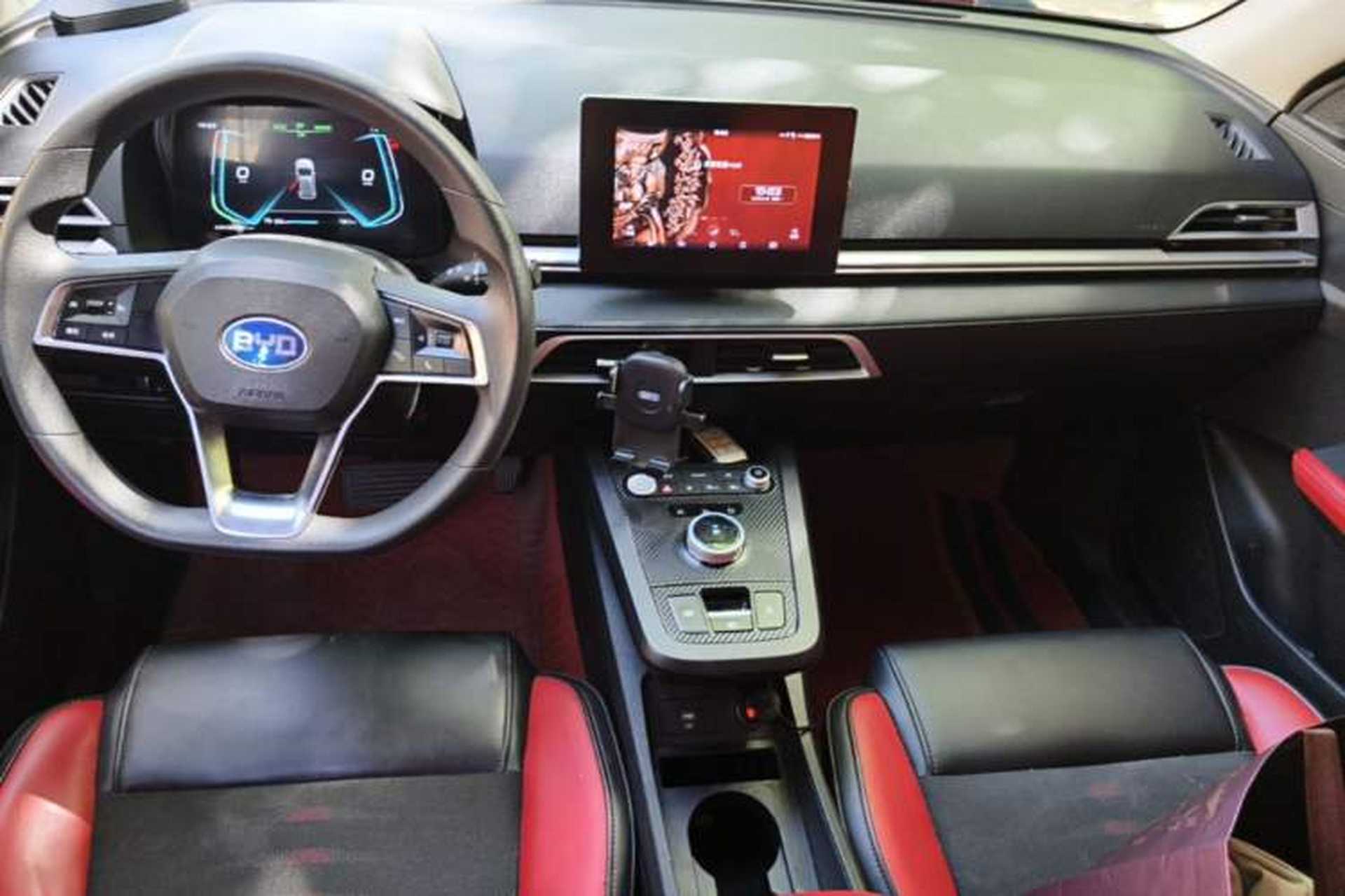 Used BYD e2 2019 Standard Range Model – Smart & Comfortable Version Center Console