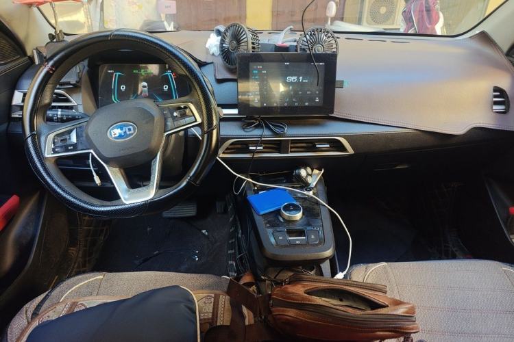 Used BYD e2 2019 Standard Range Model – Smart & Comfortable Version Center Console