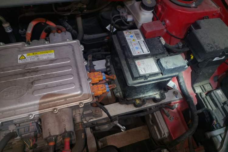 Used BYD e2 2019 High-Range Version – Chuan·Luxury Model Engine Bay Left