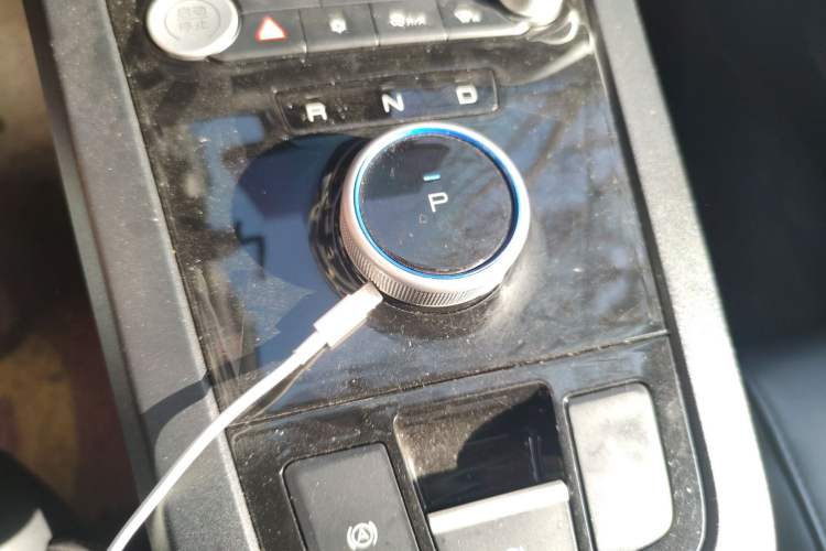 Used BYD e2 2019 Standard Range Model – Smart & Comfortable Version Gear Lever