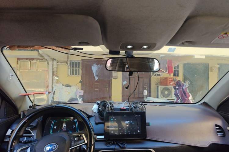 Used BYD e2 2019 Standard Range Model – Smart & Comfortable Version Headliner