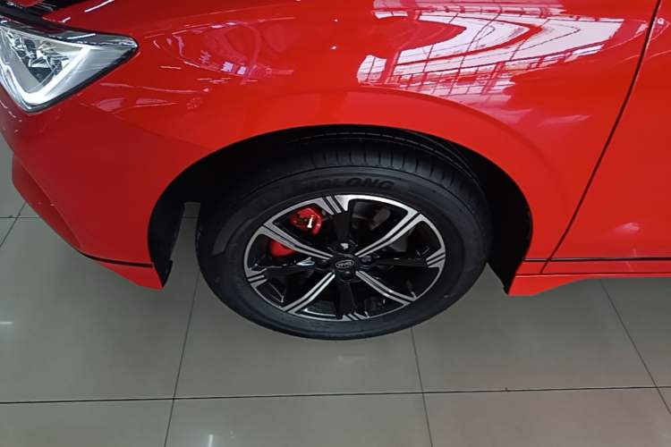 Used BYD e2 2019 High-Range Version – Chuan·Luxury Model Left Front Wheel Hub