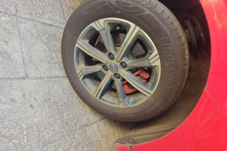 Used BYD e2 2019 Standard Range Model – Smart & Comfortable Version Right Front Wheel Hub