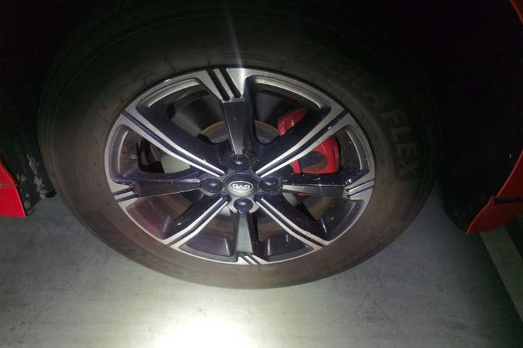 Used BYD e2 2019 High-Range Version – Chuan·Luxury Model Right Front Wheel Hub