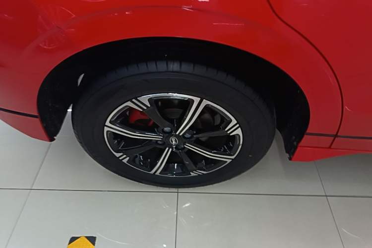 Used BYD e2 2019 High-Range Version – Chuan·Luxury Model Right Rear Wheel Hub
