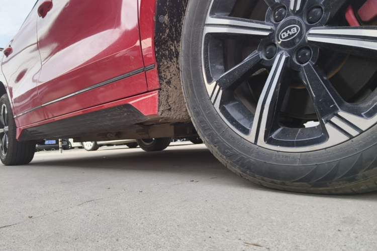 Used BYD e2 2019 Standard Range Model – Smart & Comfortable Version Right Side Sill