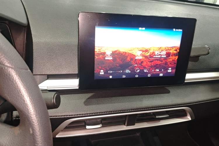Used BYD e2 2019 Long-Range Version Yao·Luxury Trim Audio And AC Panel