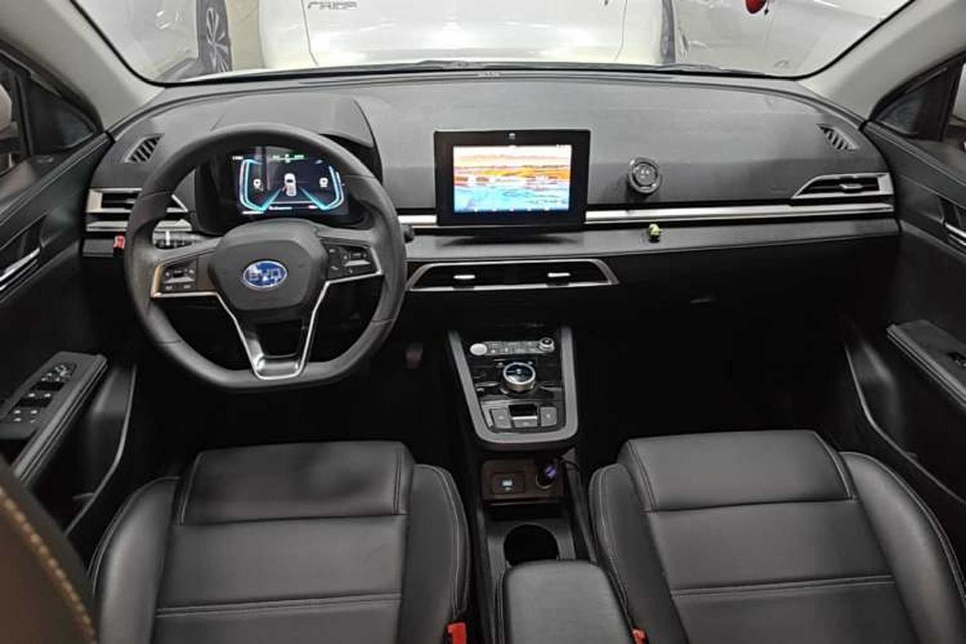 Used BYD e2 2019 Standard Range Model – Smart & Comfortable Version Center Console