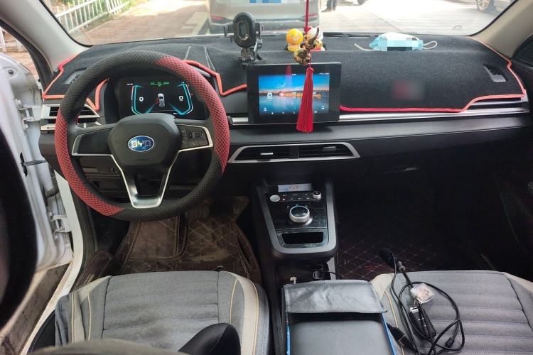 Used BYD e2 2019 Standard Range Version – Yue·Standard Model Center Console