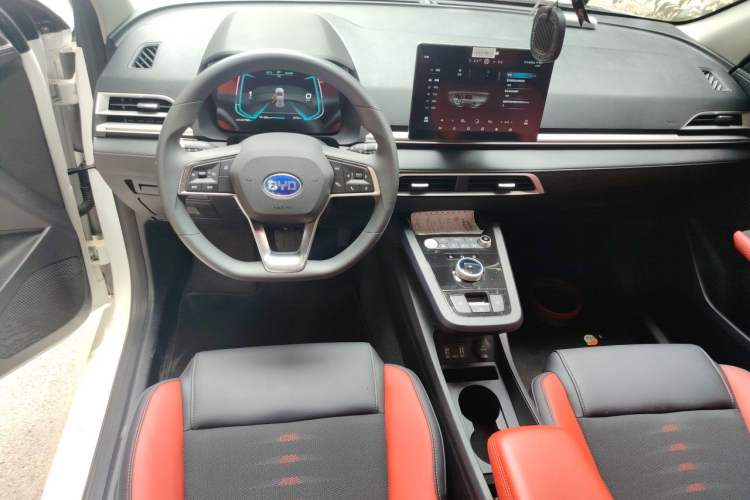 Used BYD e2 2019 High-Range Version – Chuan·Luxury Model Center Console