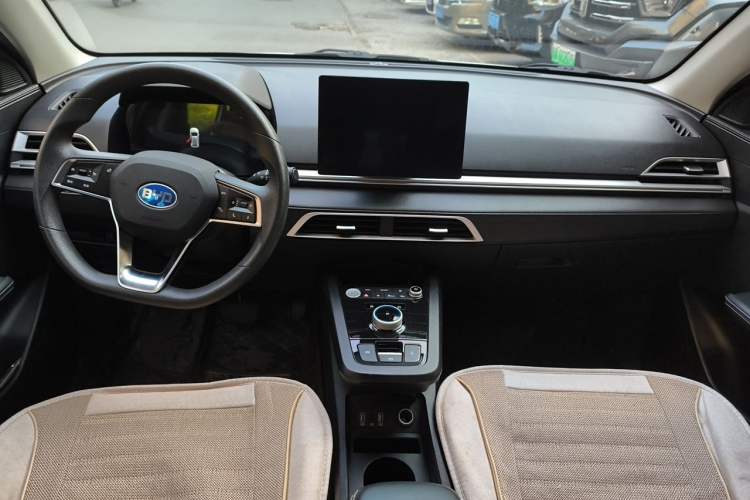 Used BYD e2 2019 Standard Range Model – Smart & Comfortable Version Center Console