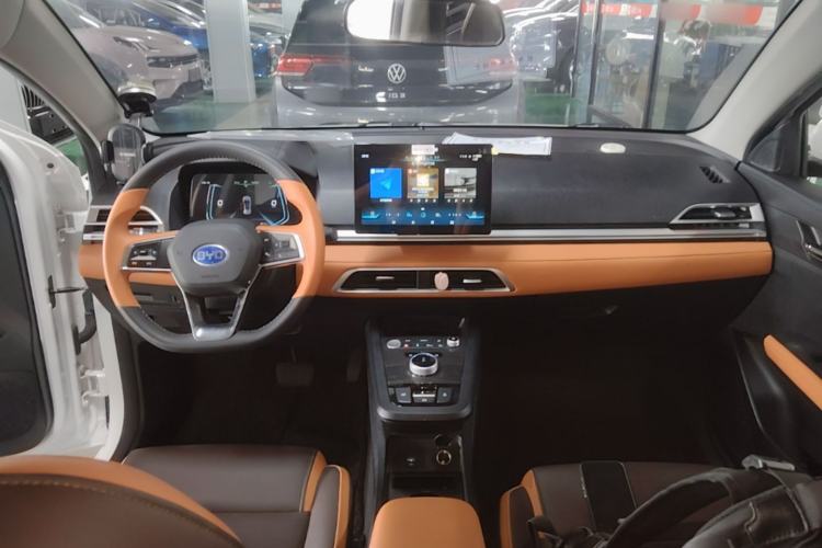 Used BYD e2 2019 Standard Range Model – Smart & Comfortable Version Center Console