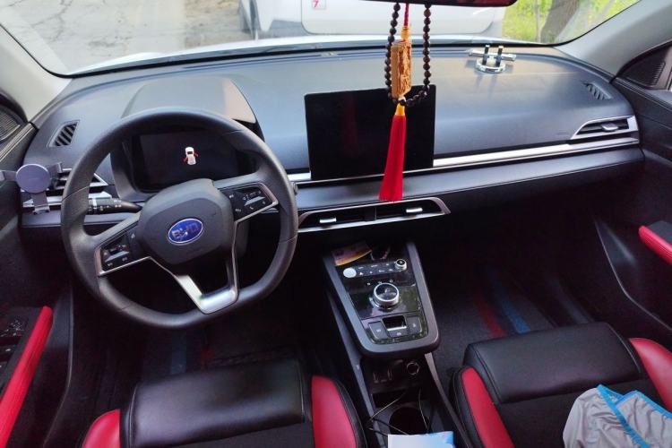 Used BYD e2 2019 High-Range Version – Chuan·Luxury Model Center Console