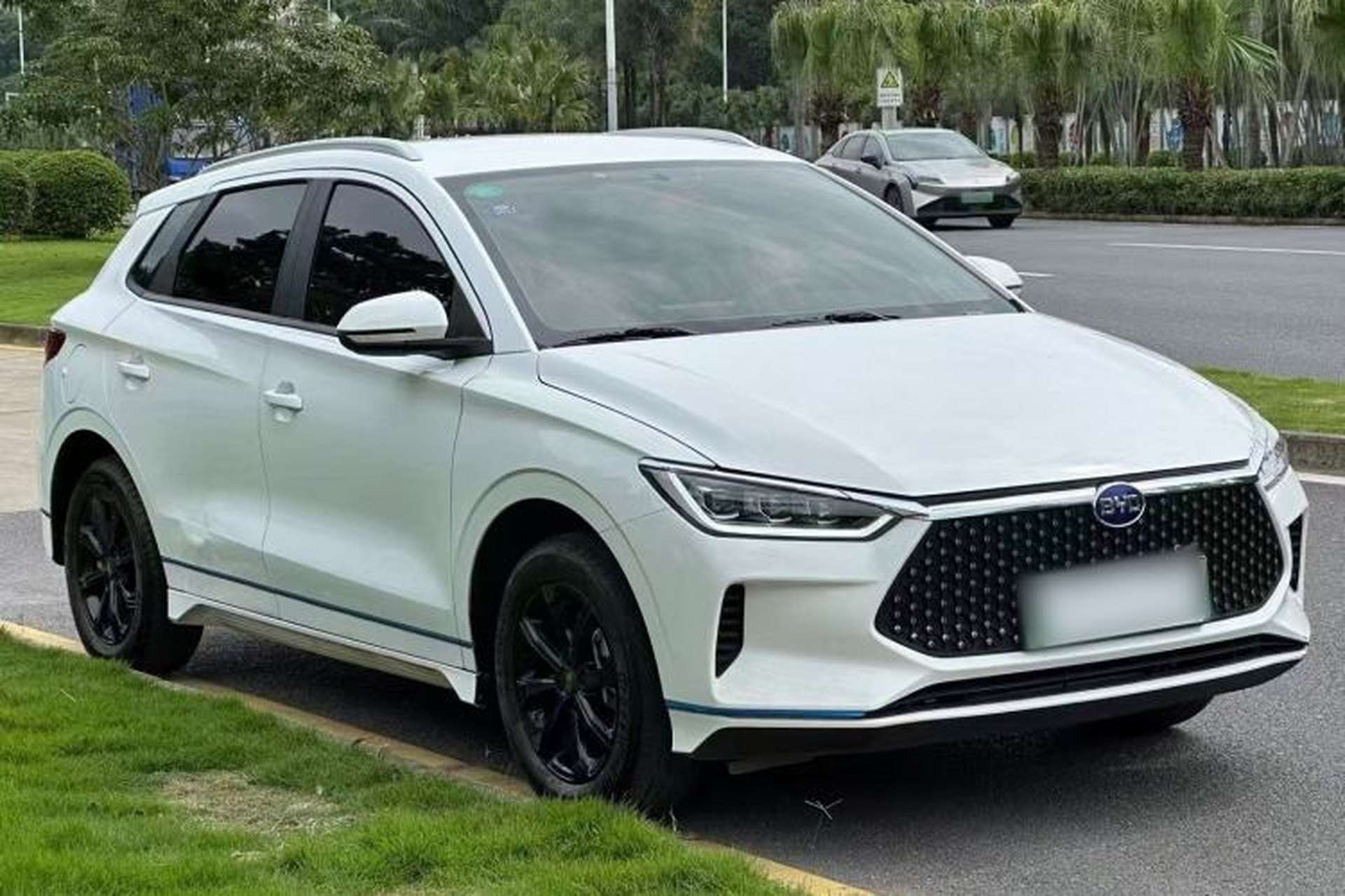 Used BYD e2 2019 Standard Range Model – Smart & Comfortable Version Exterior 2