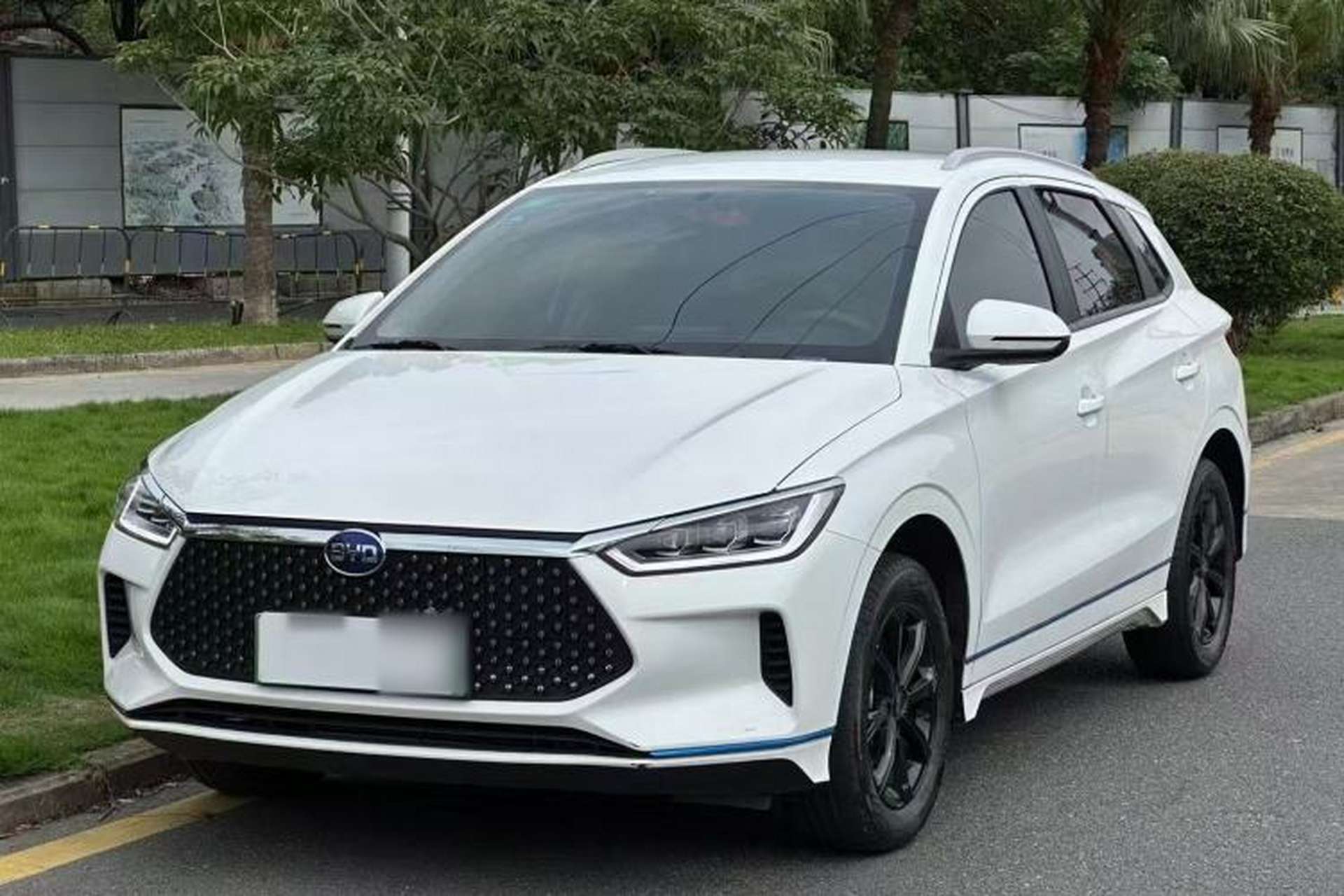 Used BYD e2 2019 Standard Range Model – Smart & Comfortable Version Front Left 45 Deg